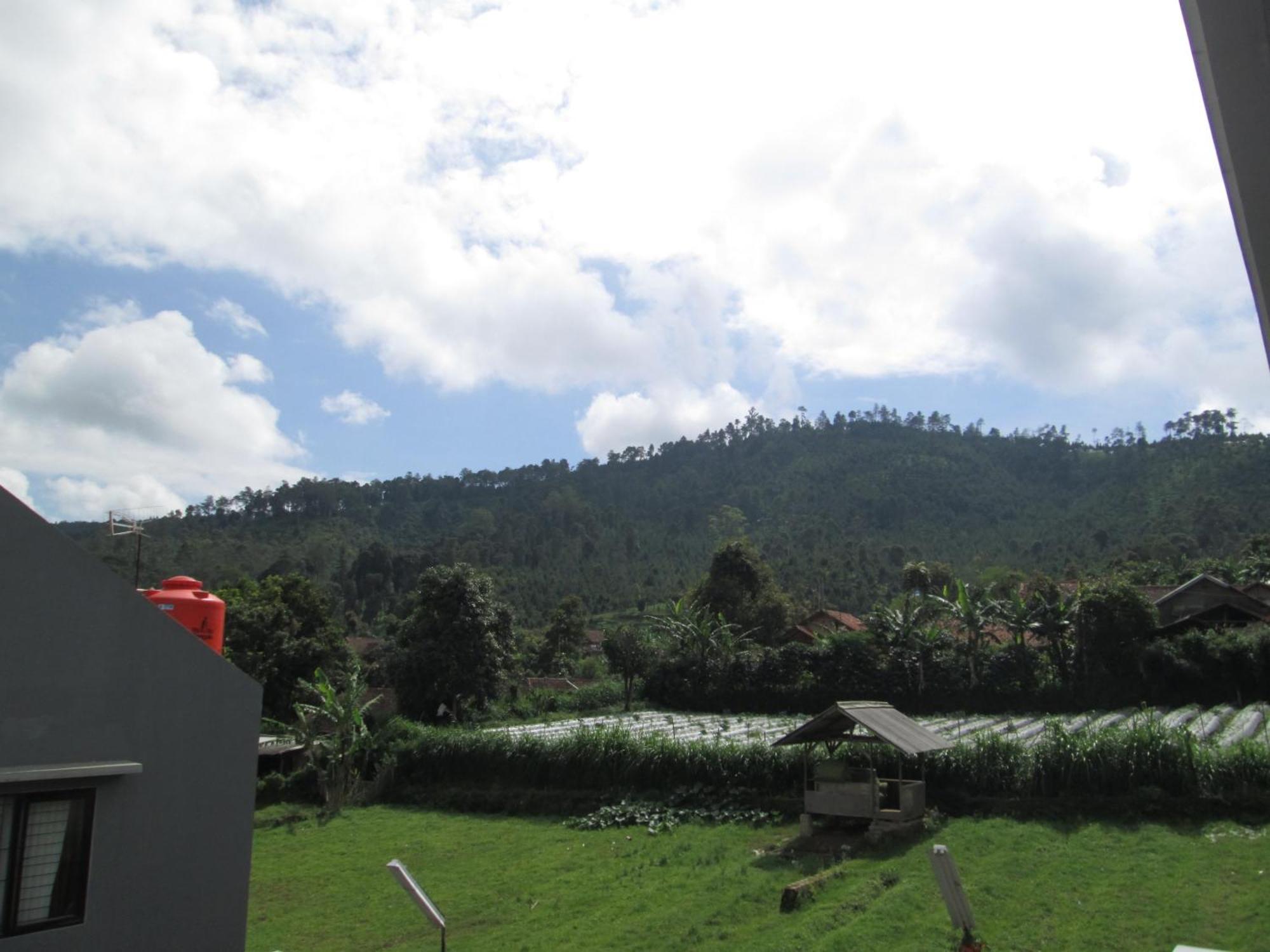 Osmond Villa Resort Lembang Exterior photo